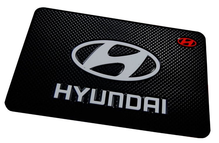 Коврик на панель Hyundai 20*13 см       